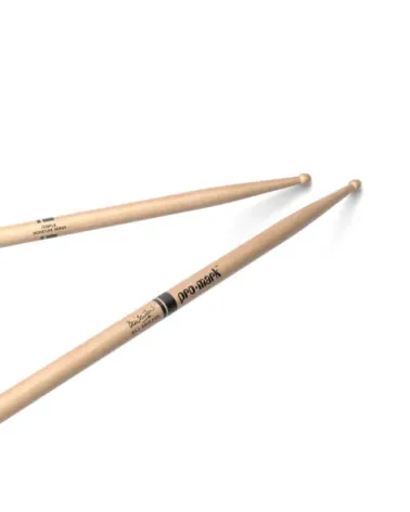 Baqueta de arce con punta de madera SD4 de ProMark, diseñada por Bill Bruford.