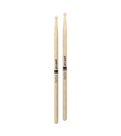 Baqueta de roble Shira Kashi con punta de madera 2S de ProMark, diseñada por Tommy Aldridge.