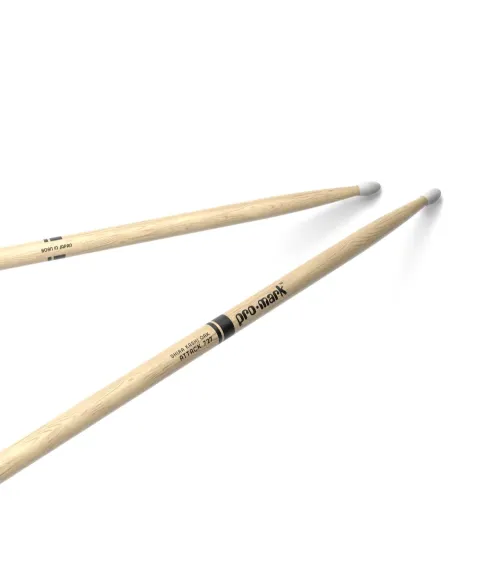 Baquetas ProMark Classic Attack 727, Roble Shira Kashi con punta ovalada de nailon
