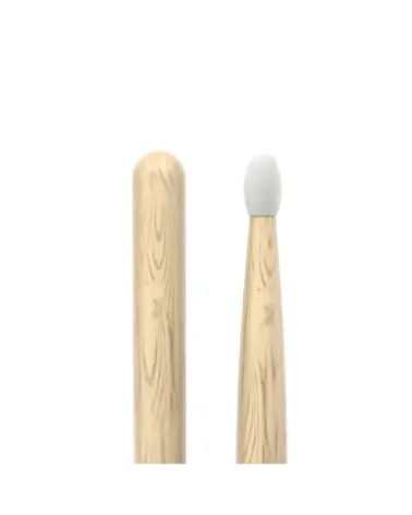 Baquetas ProMark Classic Attack 727, Roble Shira Kashi con punta ovalada de nailon