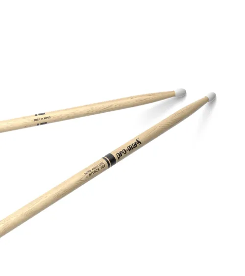 Baquetas ProMark Classic Attack 747, Roble Shira Kashi con punta ovalada de nailon