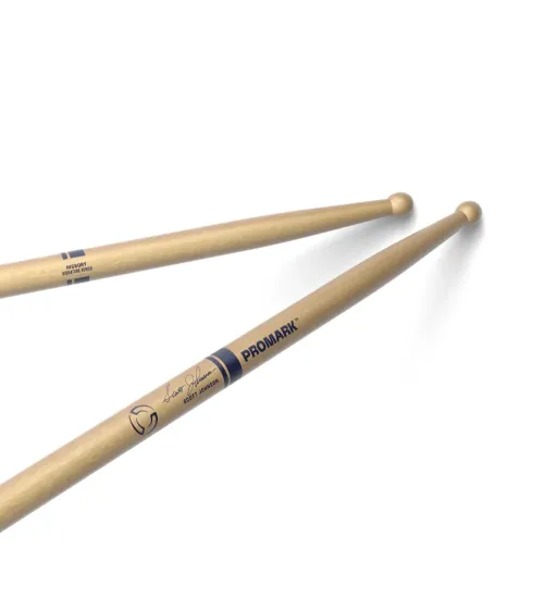 Baqueta de nogal americano con punta de madera DC17 de ProMark, diseñada por Scott Johnson.